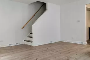 7910 S Muskegon Ave, Chicago, IL 60617 - Photo 17