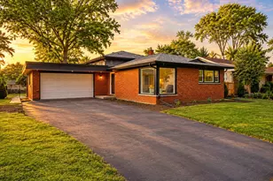 188 W Kathleen Dr, Park Ridge, IL 60068 - Photo 1