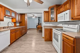 101 E 7th St, Sherrard, IL 61281 - Photo 7