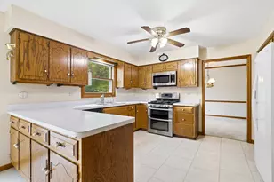1313 Oconto Ct, Naperville, IL 60564 - Photo 5