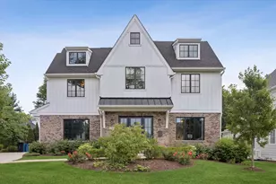 915 S Madison St, Hinsdale, IL 60521 - Photo 1
