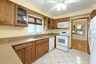 801 S See-Gwun Ave, Mount Prospect, IL 60056 - Photo 15