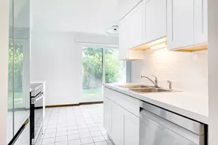 915 N York St, Elmhurst, IL 60126 - Photo 7