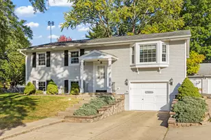 8 Westleigh Ct, Montgomery, IL 60538 - Photo 1