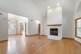 945 Kingston St, Wheaton, IL 60187 - Photo 7