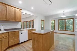945 Kingston St, Wheaton, IL 60187 - Photo 11
