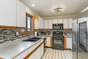 725 Tyler St, Genoa, IL 60135 - Photo 5