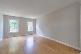 227 E Lakeside Dr, Vernon Hills, IL 60061 - Photo 13