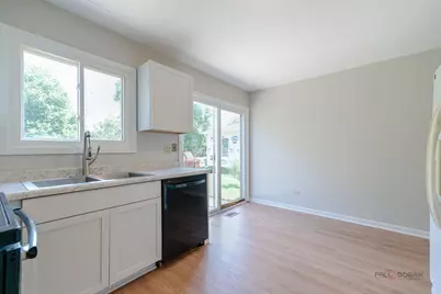 227 E Lakeside Drive, Vernon Hills, IL 60061 - Photo 25