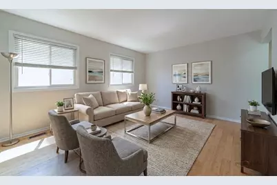 227 E Lakeside Drive, Vernon Hills, IL 60061 - Photo 7