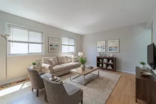 227 E Lakeside Dr, Vernon Hills, IL 60061 - Photo 7
