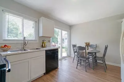 227 E Lakeside Drive, Vernon Hills, IL 60061 - Photo 5