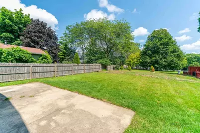 227 E Lakeside Drive, Vernon Hills, IL 60061 - Photo 39