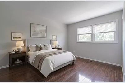 227 E Lakeside Drive, Vernon Hills, IL 60061 - Photo 9