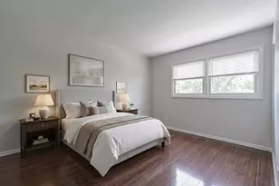 227 E Lakeside Dr, Vernon Hills, IL 60061 - Photo 9