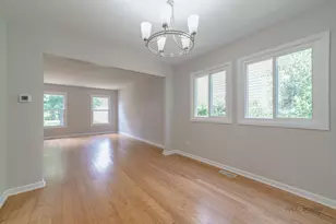 227 E Lakeside Dr, Vernon Hills, IL 60061 - Photo 17