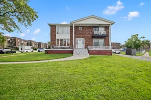 7139 99th St, Chicago Ridge, IL 60415 - Photo 1