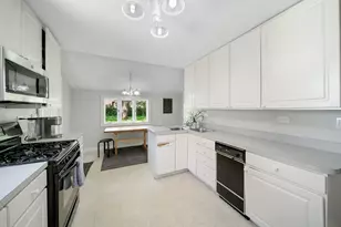 707 Glenshire Rd, Glenview, IL 60025 - Photo 9