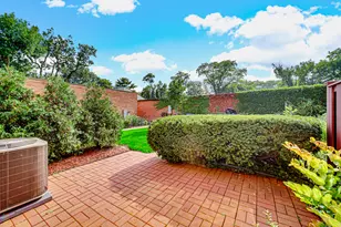 662 Carriage Hill Dr, Glenview, IL 60025 - Photo 27