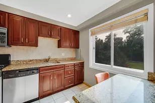 662 Carriage Hill Dr, Glenview, IL 60025 - Photo 15