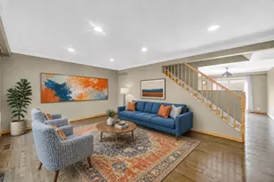 662 Carriage Hill Dr, Glenview, IL 60025 - Photo 3