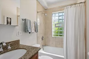 1930 W Addison St, Chicago, IL 60613 - Photo 13