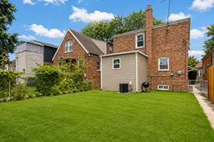 10231 S Rhodes Ave, Chicago, IL 60628 - Photo 25