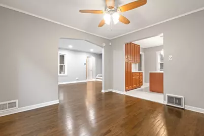 10231 S Rhodes Avenue, Chicago, IL 60628 - Photo 11