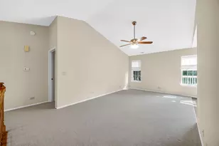 1914 Quaker Hollow Ln, Streamwood, IL 60107 - Photo 3