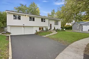 369 Coventry Ct S, Crystal Lake, IL 60014 - Photo 1