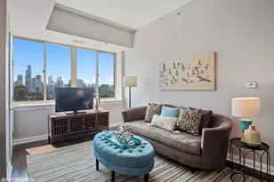 230 W Division St, Chicago, IL 60610 - Photo 3