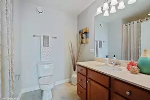 230 W Division St, Chicago, IL 60610 - Photo 9