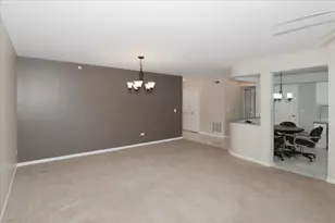 740 Creekside Dr, Mount Prospect, IL 60056 - Photo 5