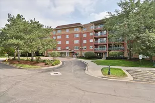 740 Creekside Dr, Mount Prospect, IL 60056 - Photo 1