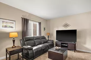 13 Dumbarton Oaks Pl, Elgin, IL 60123 - Photo 5