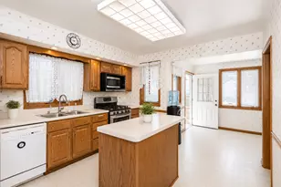5319 W Patterson St, Chicago, IL 60641 - Photo 3
