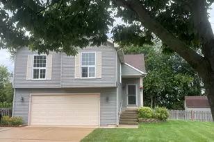 965 Amberwood Pl, McHenry, IL 60050 - Photo 1