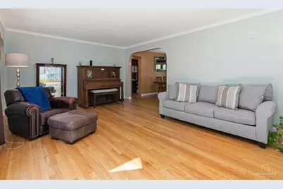 100 S Wisconsin Avenue, Addison, IL 60101 - Photo 5