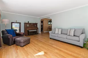 100 S Wisconsin Ave, Addison, IL 60101 - Photo 5