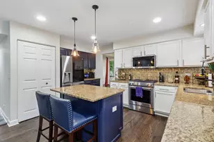 18106 W Hampshire Dr, Gurnee, IL 60031 - Photo 5