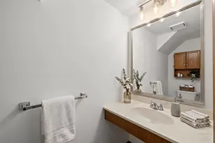 2075 Aronomink Cir, Elgin, IL 60123 - Photo 15