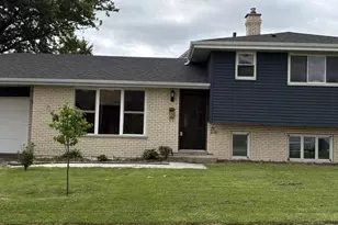 643 N Iowa Ave, Villa Park, IL 60181 - Photo 1