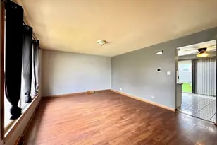 643 N Iowa Ave, Villa Park, IL 60181 - Photo 3