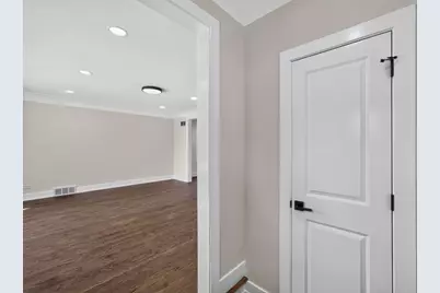 5852 W Newport Avenue, Chicago, IL 60634 - Photo 3