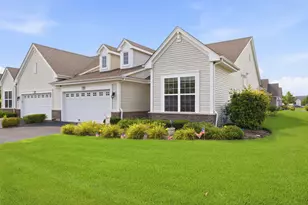 635 N Falls Circle, Pingree Grove, IL 60140 - Photo 3