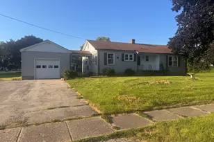 203 E 2nd St, Genoa, IL 60135 - Photo 1