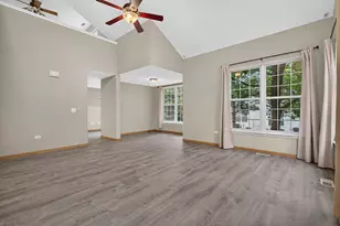 533 Mallard Ln, Sugar Grove, IL 60554 - Photo 5