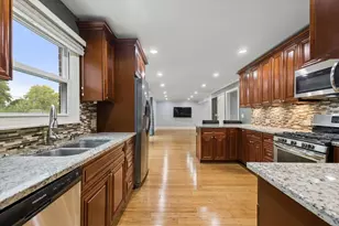 1808 W Pheasant Trail, Mount Prospect, IL 60056 - Photo 9
