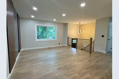807 Hayward Avenue, Streamwood, IL 60107 - Photo 3