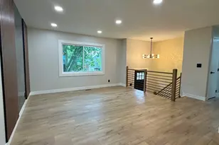 807 Hayward Ave, Streamwood, IL 60107 - Photo 3